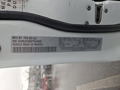 Used 2023 Jeep Compass Limited image 27