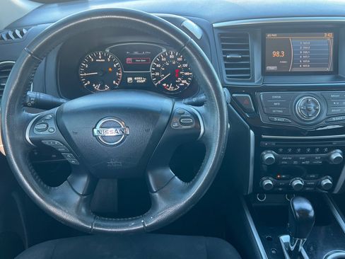 Used 2015 Nissan Pathfinder SV image 11