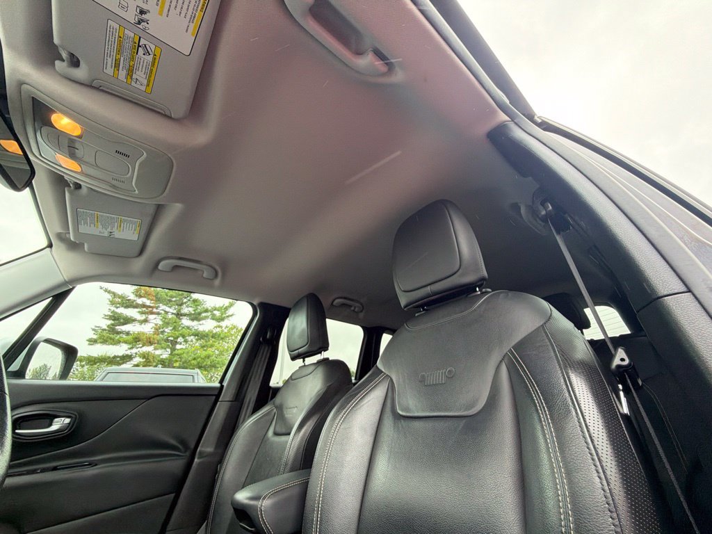 Used 2015 Jeep Renegade Limited AWD/4WD image 46