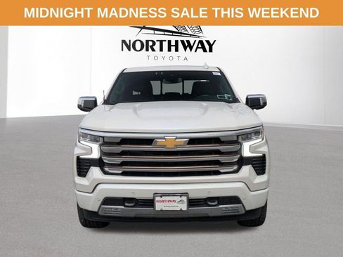 Used 2022 Chevrolet Silverado 1500 High Country w/ High Country Premium Package image 9