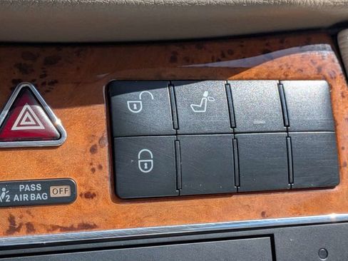 Used 2008 Mercedes-Benz CLK 350 Coupe image 28