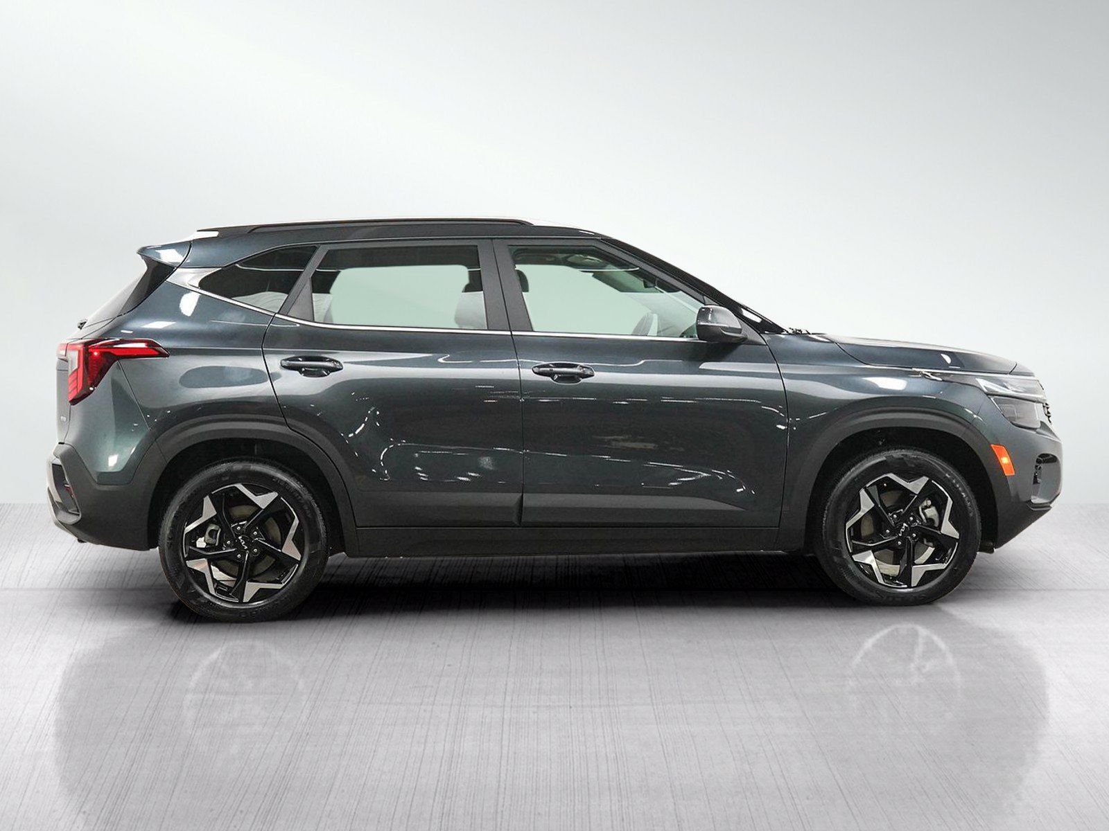 Used 2025 Kia Seltos EX w/ EX Sunroof Package AWD/4WD image 7