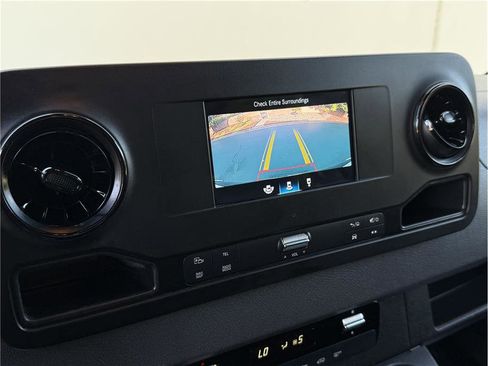 Used 2023 Mercedes-Benz Sprinter 2500 image 39