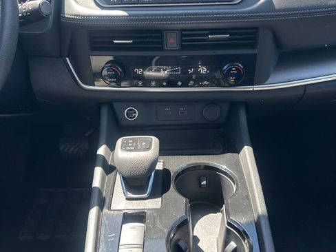 Used 2023 Nissan Rogue SV AWD/4WD image 25