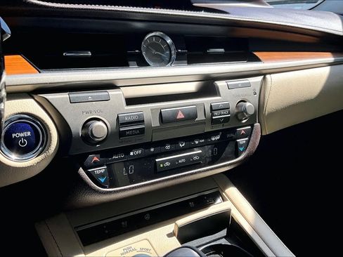Used 2016 Lexus ES 300h w/ Navigation System Package FWD image 35