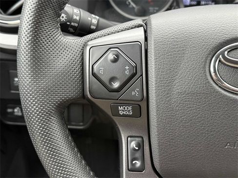 Used 2022 Toyota Tacoma TRD Sport image 10