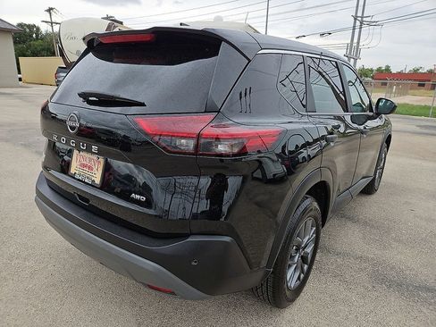 Used 2023 Nissan Rogue S AWD/4WD image 7