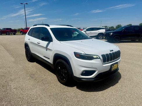 Used 2023 Jeep Cherokee Altitude Lux image 6