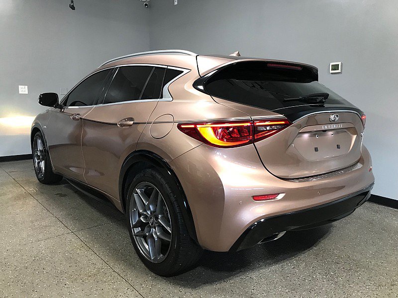 Used 2017 INFINITI QX30 Premium w/ Navigation Package FWD image 5