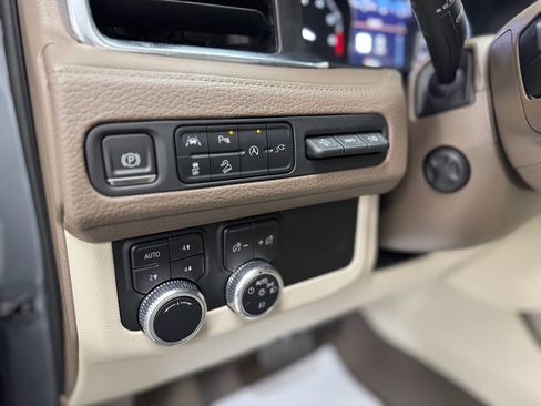 Used 2021 GMC Yukon Denali w/ Denali Premium Package image 17