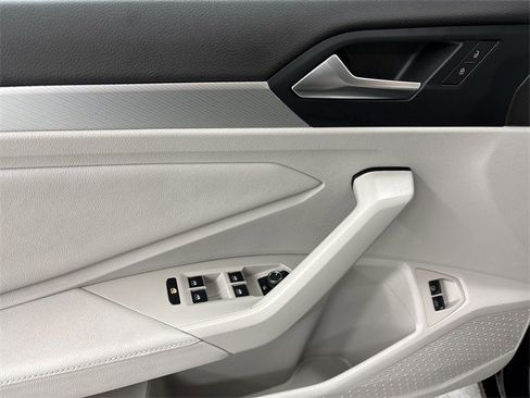 Used 2024 Volkswagen Jetta S image 4
