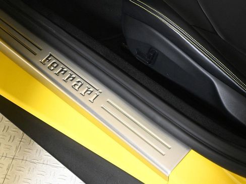 Certified 2020 Ferrari Portofino image 18