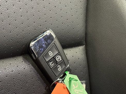 Used 2022 Volkswagen Atlas SE w/ Black Wheel Package image 26