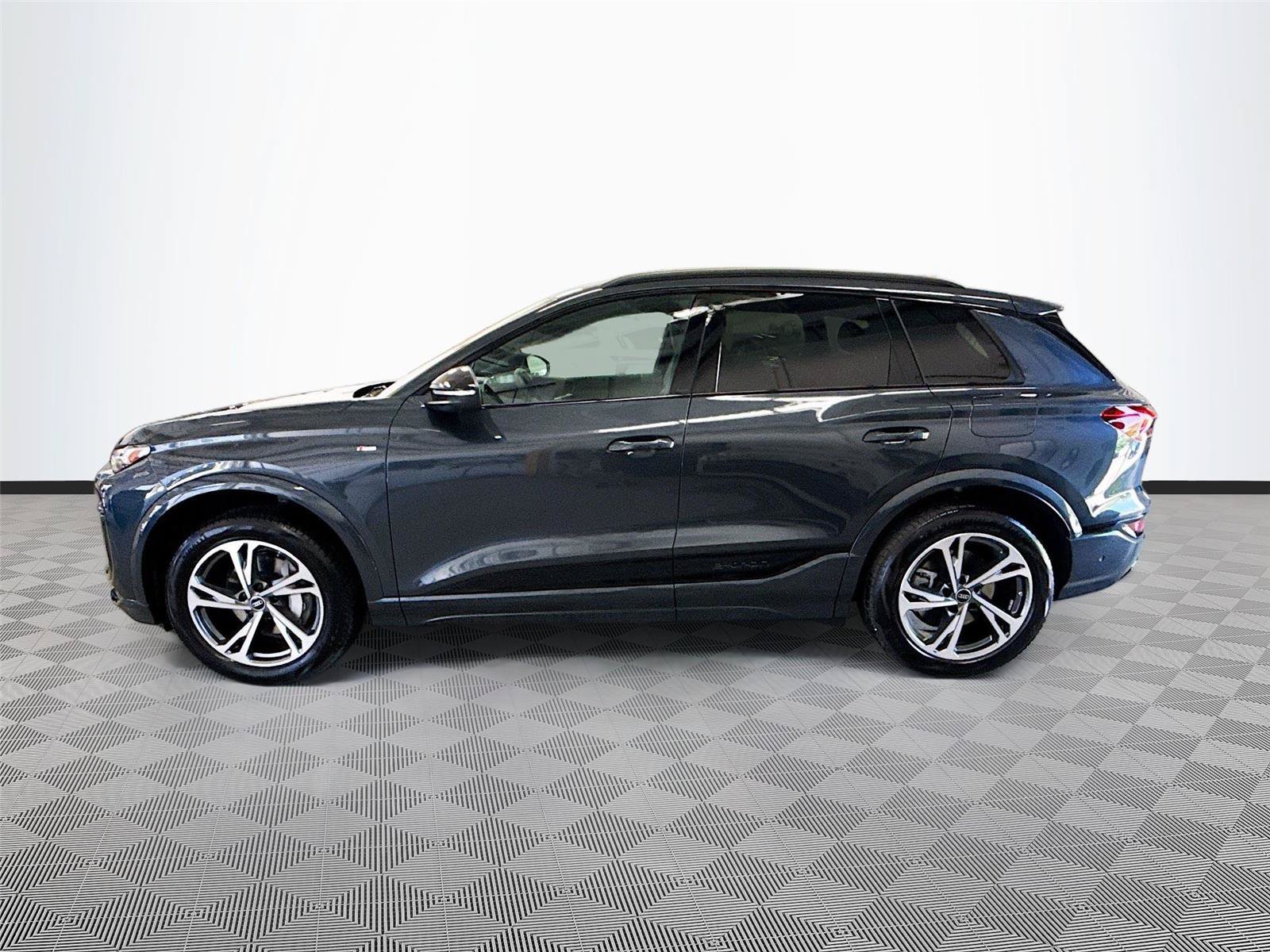 Used 2027 Audi Q6 e-tron Premium Plus AWD/4WD image 4