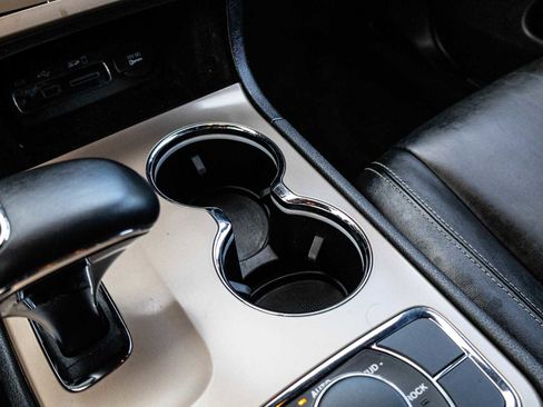 Used 2015 Jeep Grand Cherokee Limited w/ Trailer Tow Group IV image 28