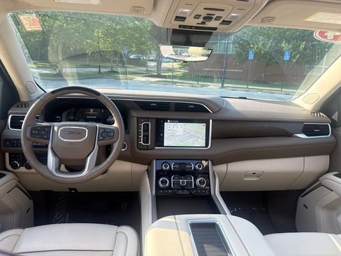 Used 2024 GMC Yukon XL Denali w/ Denali Reserve Package AWD/4WD image 33