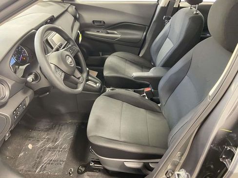 New 2025 Nissan Kicks Play S image 10