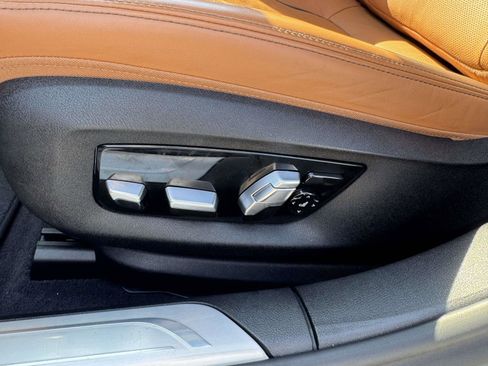 Used 2022 BMW 750i xDrive w/ M Sport Package AWD/4WD image 23