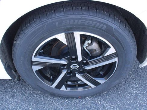 Used 2024 Nissan Sentra SV FWD image 8