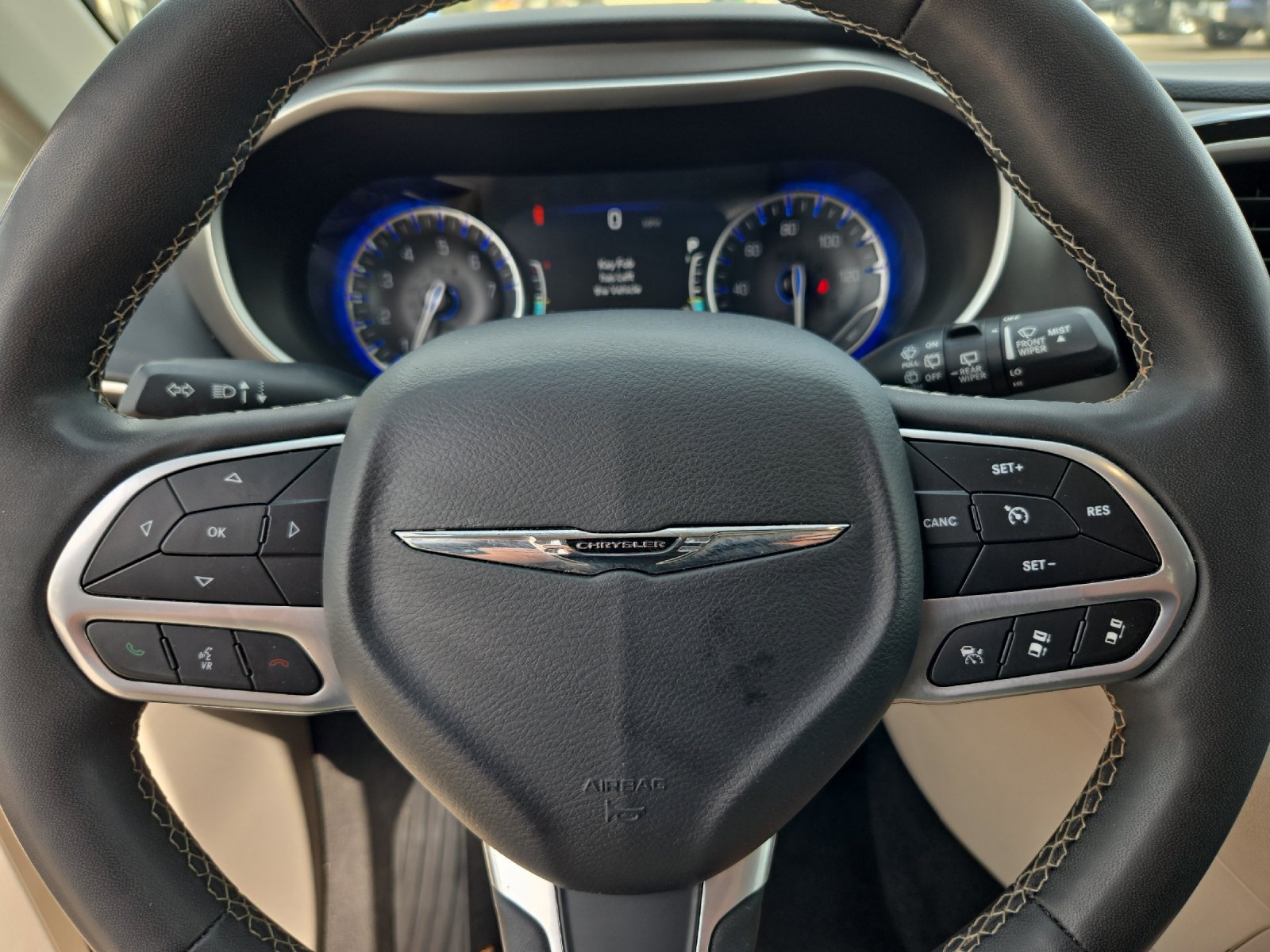 Used 2023 Chrysler Pacifica Touring-L FWD image 22