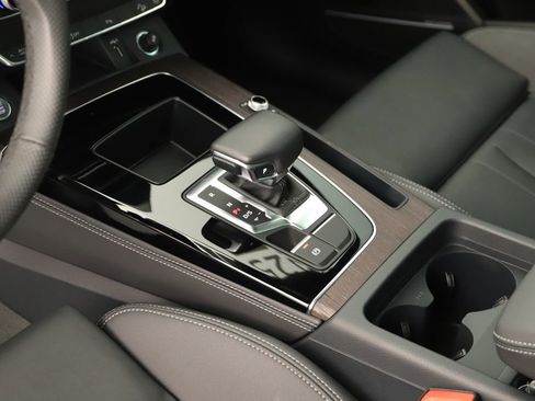 Certified 2025 Audi Q5 e Premium Plus w/ Premium Plus Package image 17