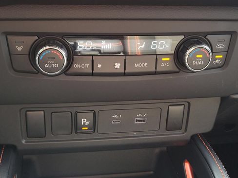 Used 2025 Nissan Frontier PRO-4X AWD/4WD image 29