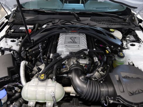 Used 2021 Ford Mustang Shelby GT500 w/ Carbon Fiber Track Pack RWD image 37