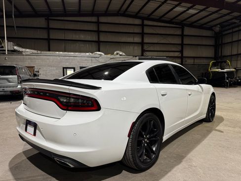 Used 2018 Dodge Charger SXT w/ Blacktop Package image 5