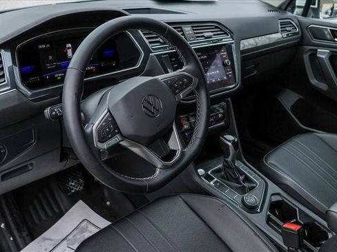 Used 2022 Volkswagen Tiguan SE image 10