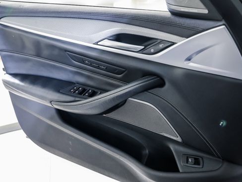 Used 2018 BMW M550i xDrive image 24