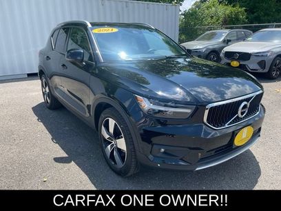 Used 2021 Volvo XC40 T5 Momentum w/ Premium Package