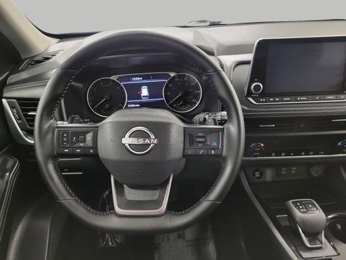 Used 2025 Nissan Rogue SV image 5