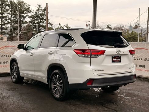 Used 2018 Toyota Highlander XLE image 11