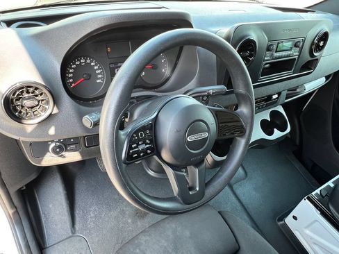 Used 2019 Freightliner Sprinter 2500 w/ Driver Convenience Package RWD image 14