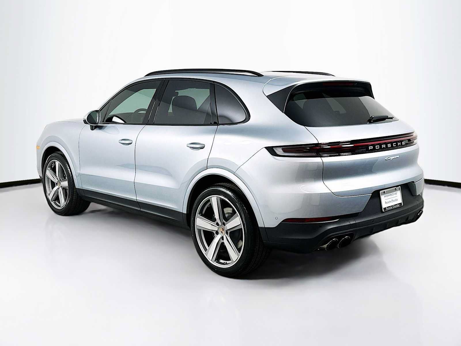Used 2026 Porsche Cayenne AWD/4WD image 3