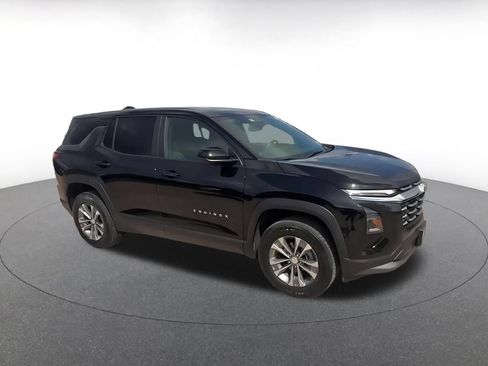 Used 2025 Chevrolet Equinox LT FWD image 2