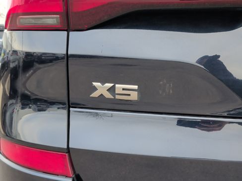 Used 2021 BMW X5 M50i image 11