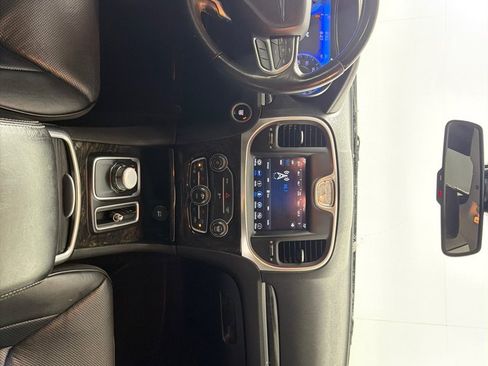 Used 2019 Chrysler 300 Limited RWD image 25