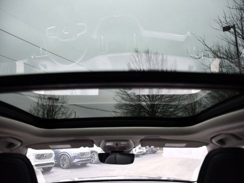 Certified 2025 Volvo XC60 B5 Plus image 27