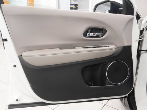 Used 2017 Honda HR-V EX image 17