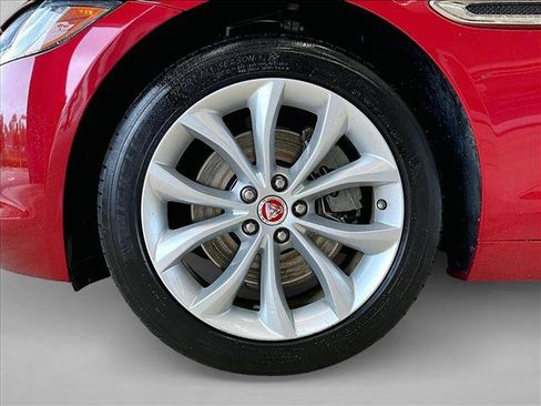 Used 2018 Jaguar XF Premium RWD image 10