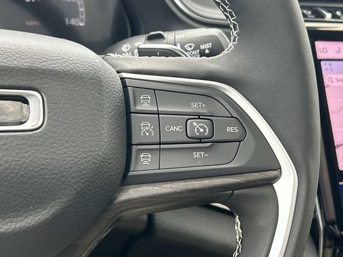 Certified 2025 Jeep Grand Cherokee Limited AWD/4WD image 23