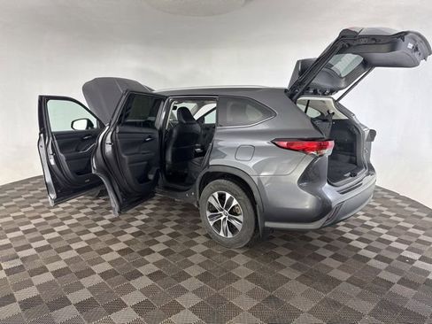 Used 2022 Toyota Highlander XLE image 20