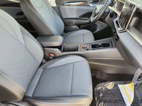 New 2026 Volkswagen Tiguan SE image 4