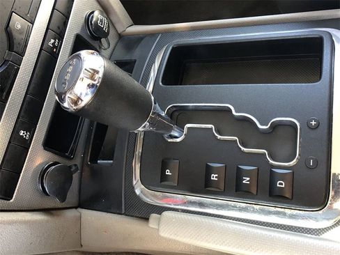 Used 2007 Jeep Commander Sport image 18