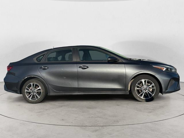 Used 2022 Kia Forte LXS FWD image 4