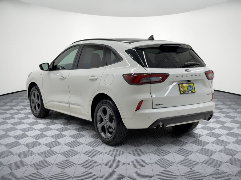 Used 2024 Ford Escape ST-Line w/ Tech Pack #1 AWD/4WD image 3