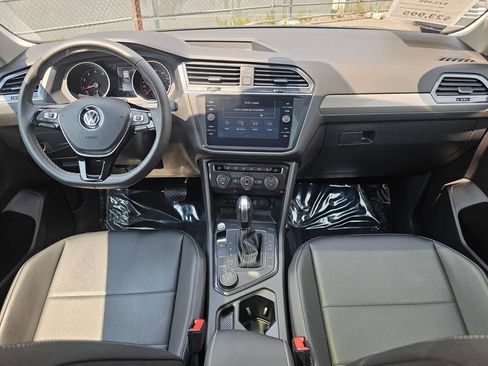 Used 2021 Volkswagen Tiguan SE w/ Panoramic Sunroof Package AWD/4WD image 17