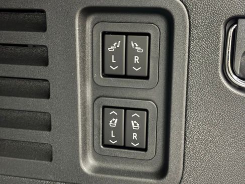 New 2026 Buick Enclave Avenir image 13