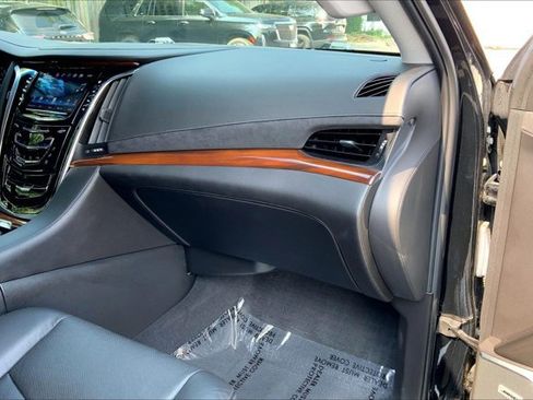 Used 2017 Cadillac Escalade ESV Luxury AWD/4WD image 16
